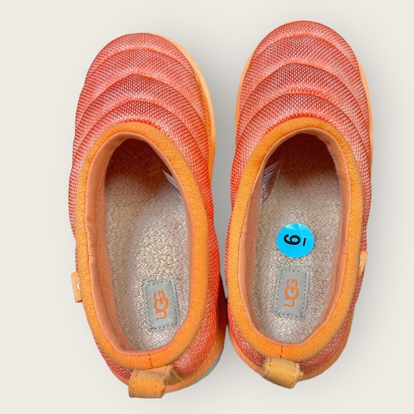 NEW! UGG Junior/Women’s slip on sandals. Neon Orange. Soft cushioned comfortable - Picture 11 of 12